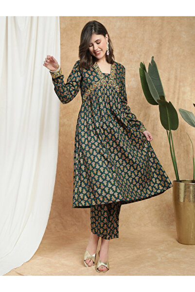 Globus By Styli Women Green Floral Print Lace Insert Kurta with Straight Pant...