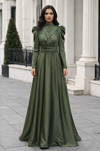 Hennin فستان سهرة من الساتان مطرز بالخرز