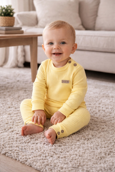 Atlas Baby House طقم من قطعتين من القطن الممشط باللون الأصفر للجنسين