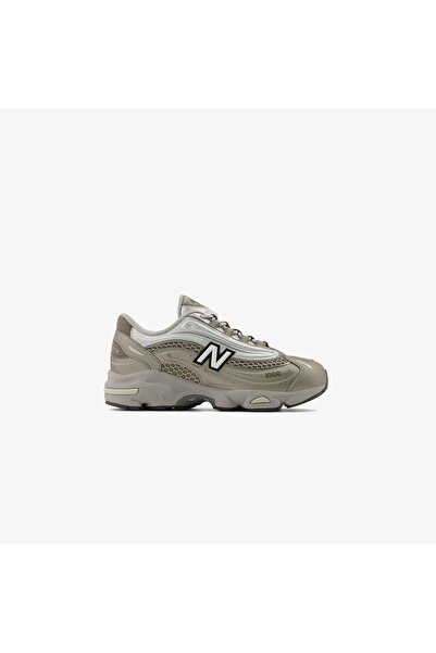 New Balance حذاء رياضي للأطفال باللون البني - HypeStep