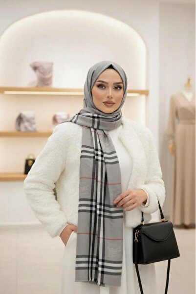 w white stars sports & wear شال فاخر بنمط منقوش