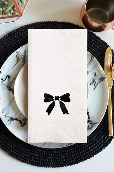 Story مناديل ورقية منسوجة من القماش الأبيض مقاس 20x40 سم، مزينة بشريط أسود من...