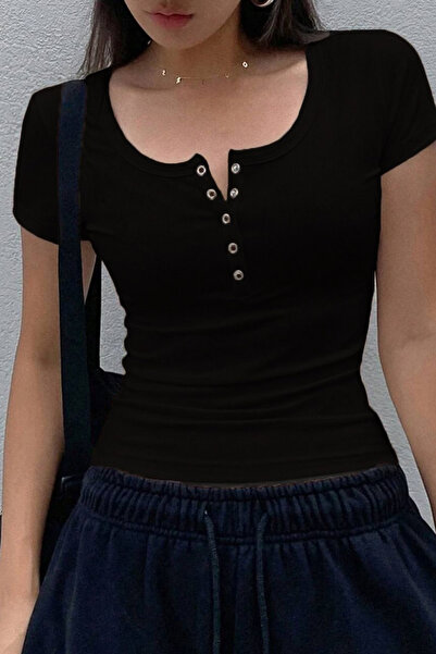 İlayda Toprak Button Siyah Yaka Çıtçıtlı Kapama Fitilli Kısa Kol Detaylı Bluz