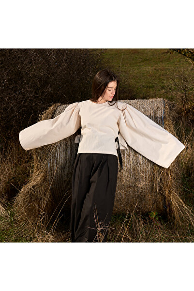 Nuvola slow fashion Cotton Blouse with Ruffled Sleeves and Lateral Black Bows