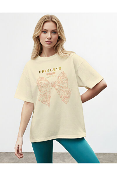 caddekombin Women's Gold Written Princess Bow Printed Beige T-Shirt