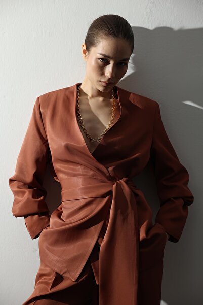 5in1Canpolat سترة بحزام بلون القرفة 131042