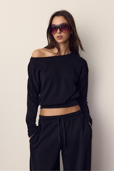 Stradivarius Kuşaklı kayık yaka uzun kollu t-shirt