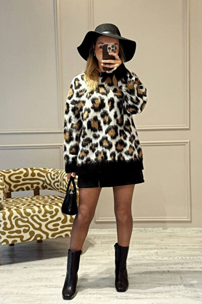 BeeYouStudio Leopard Print Wool Sweater