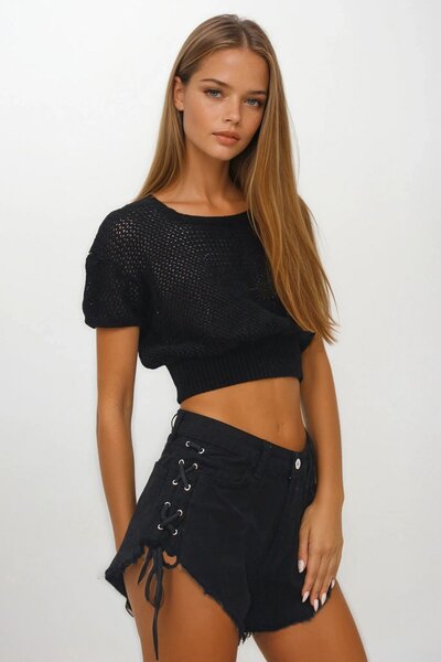 Trend Alaçatı Stili Women's Black 4 Pocket Lace Detailed Tasseled Denim Short...