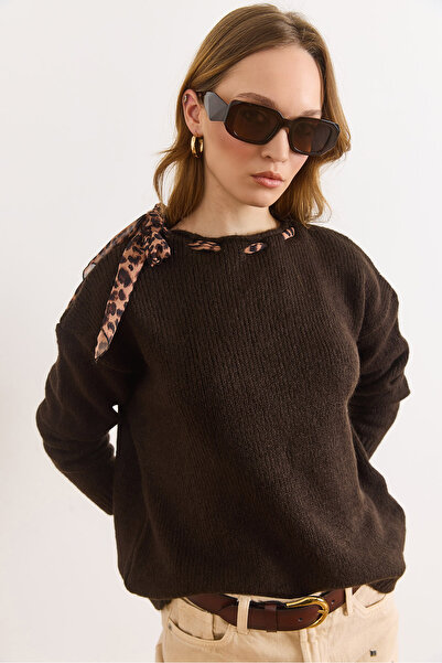 Olalook Kadın Kahverengi Leopar Fular Detaylı Yumuşak Dokulu Triko Kazak KZK-...