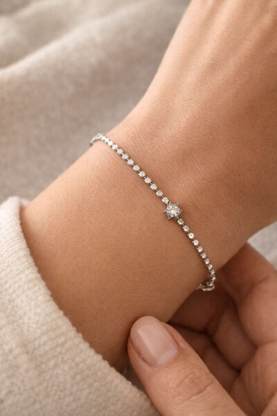 1. Sınıf Altın Kaplama Zirkon Taşlı Minimalist Gümüş Renk Yıldız Model Kadın Bileklik