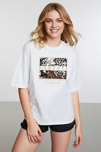 caddekombin Women's Leopard Patterned White T-Shirt with Gold Frame