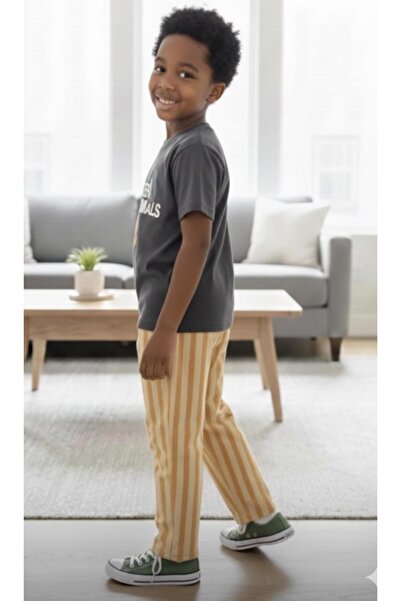 LUCCO Better With Animals Baskılı Tshirt ve Çizgili Pantalonlu Takım