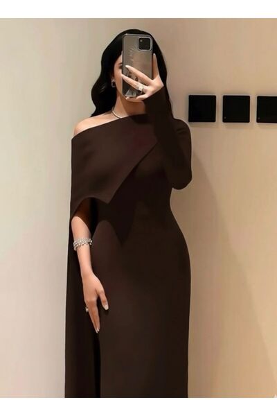 Genenic Elegant evening dress with a one-shoulder design