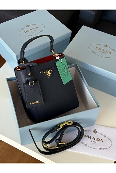 Generic Women's shoulder bag with a red interior and elegant accessories