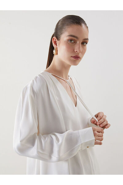 LC Waikiki Bluză de damă din satin cu decolteu în V Özmarka, sezon nou