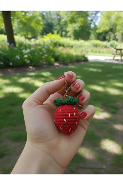 ADeN Accessories & Punch Amigurumi Çilek Figürlü Örgü Anahtarlık - Kırmızı Çi...