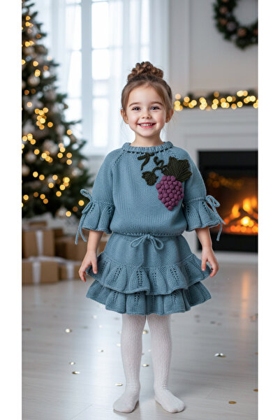 Butik KIZ ÇOCUK EL ÖRGÜSÜ MAVİ RENK ÜZÜM DETAYLI KAZAK VE FIRFIRLI ETEK TAKIM