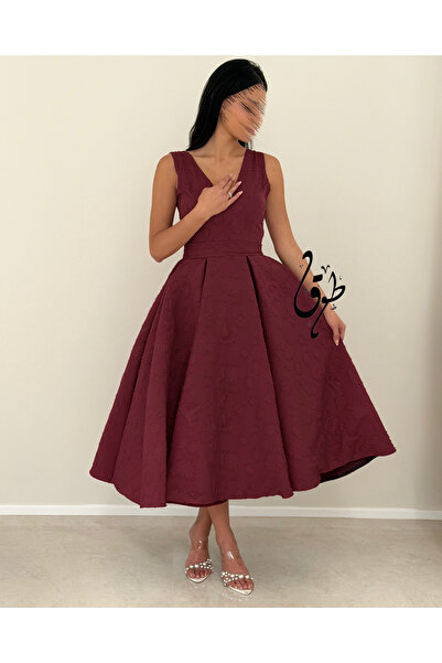 toog Burgundy jacquard evening dress with a modest design and wide cut