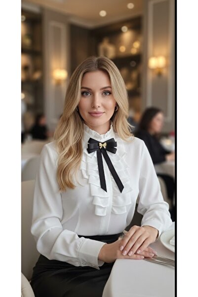 LO ADORO GROGEN Kurdele Kadın Fıyonk Detay Fiyonk Detay Yaka Broş Özel Üretim...