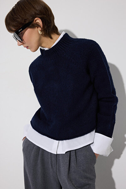 Touché Privé Stand-Up Collar Short Knit Sweater