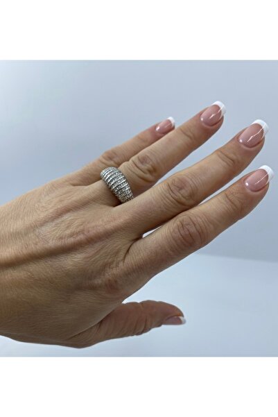 Byoz store خاتم عصري مقوس بتفاصيل حجرية متسلسلة ولامعة - لون فضي