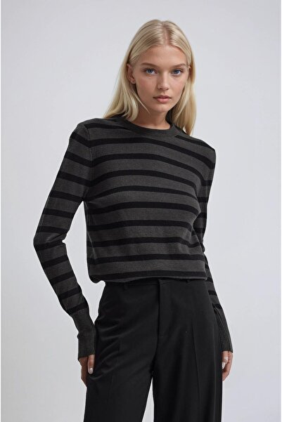 Lijuri Crew Neck Striped Basic Knitwear Sweater 1410