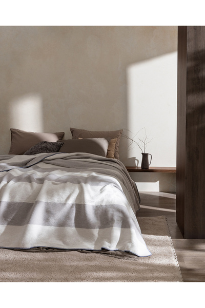 Madame Coco Eroux Double Jacquard Cotton Blanket - Gray/White