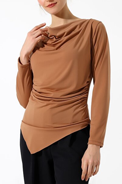 Sabr بلوزة ساندي ديجاجي ياكا فستان بتجاعيد مجمّعة بأكمام طويلة غير متماثلة - ...