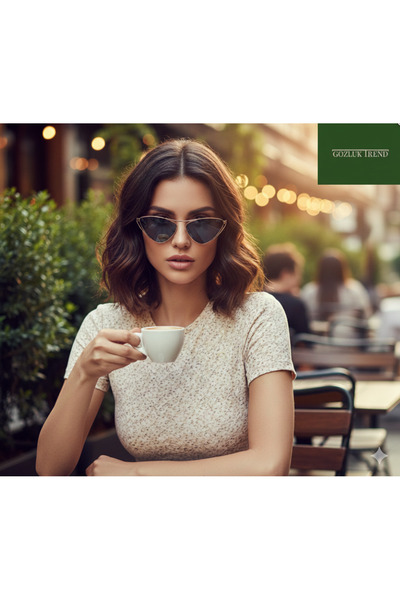 Guess Gu7826 32V Kadın Güneş Gözlüğü