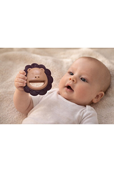 Bebelul Zornaitoare Bebe Leu Vesel cu maner usor de tinut, 3 luni+