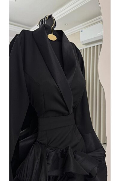 Genenic black evening dress