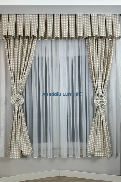 GLOMAR Perdeaua de bucatarie colorata din nurca bej - 1/3 Gingham, fundal scu...