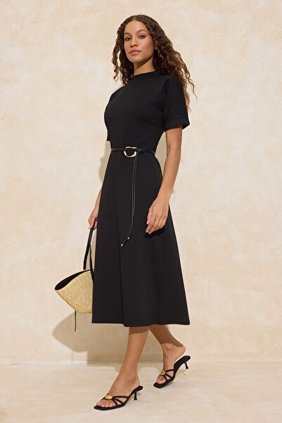 Trendyol Collection Μαύρο φόρεμα πλεκτό με κοντό μανίκι σε σχήμα Α/καμπάνα ψη...