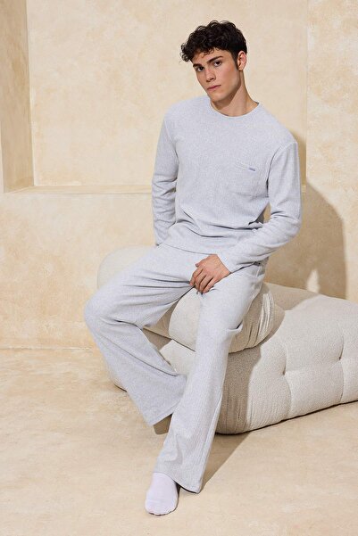 Trendyol Collection Graues, regulär geschnittenes Pyjama-Set mit Taschen und ...