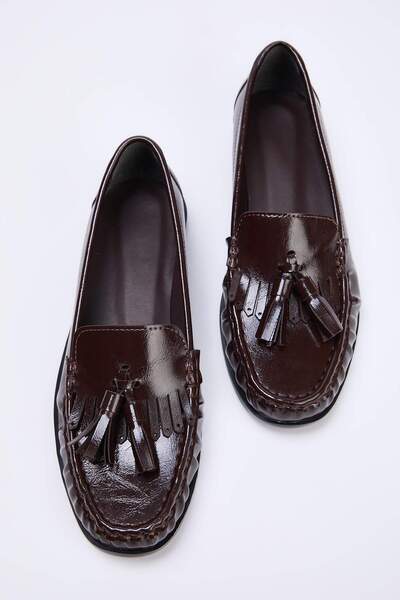 TRENDYOL SHOES Dunkelbrauner Damen-Loafer mit Quastendetails TAKSS26LA00005