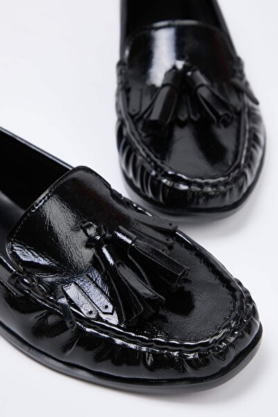 TRENDYOL SHOES Schwarzer Damen-Loafer mit Quastendetails TAKSS26LA00005