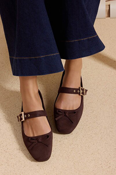 TRENDYOL SHOES Dunkelbraune Wildleder-Mary-Jane-Ballerinas mit Schleifendetai...