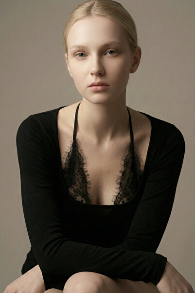 Şiir Dedza Women's Slim Fit Lux Touch Lace-Up Long Sleeve Top & Gothic Y2K Bl...