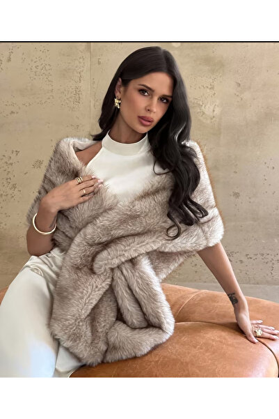 laviyonsa شال فرو مبطن من إيتول بلون إكرو مع أطراف من الفرو الأسود وشال إيتول