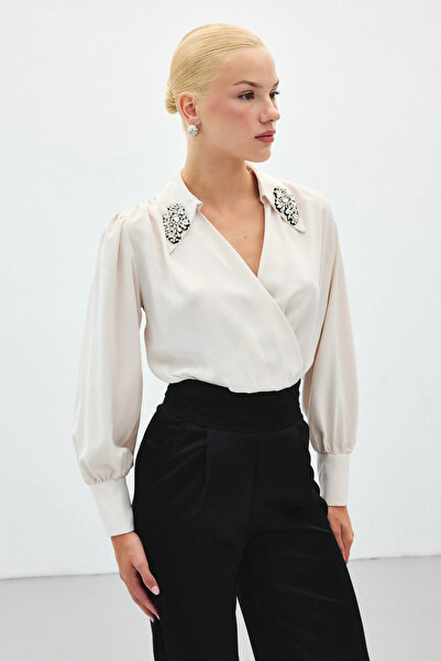 Sateen Аксесуар Детальна блузка для боді - бежевий