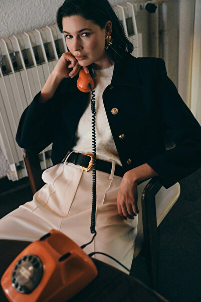 Sateen Jachetă scurtă cu nasturi - neagră