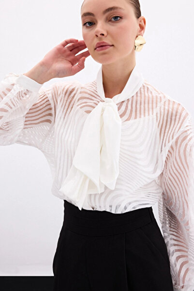 Sateen قميص منقوش بنقشة الحمار الوحشي مع وشاح - إكرو