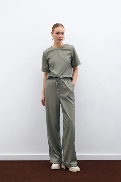 Sateen Pantaloni casual din piele - verde