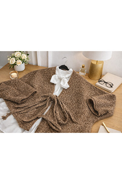 ensade Кафяво пончо с криловидни ръкави, подплатено с кашмир и закопчаване с ...