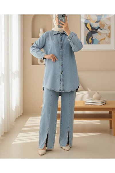 HİJABAYA طقم جينز مزدوج مع تفاصيل حجرية وفتحة على الساق