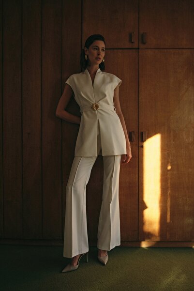 Sateen Accessory Belted Sleeveless Blouse - Ecru