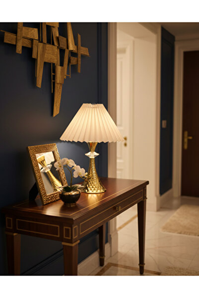 Decodelight Gold Dekoratif Desenli Konik Metal Ayaklı Kristal Taşlı Pileli Şa...