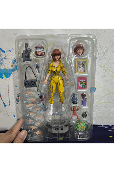 BANDAI مجسم شخصية مراسلة صحفية بملابس صفراء من إنتاج شركة NECA، الإصدار 2.0، ...