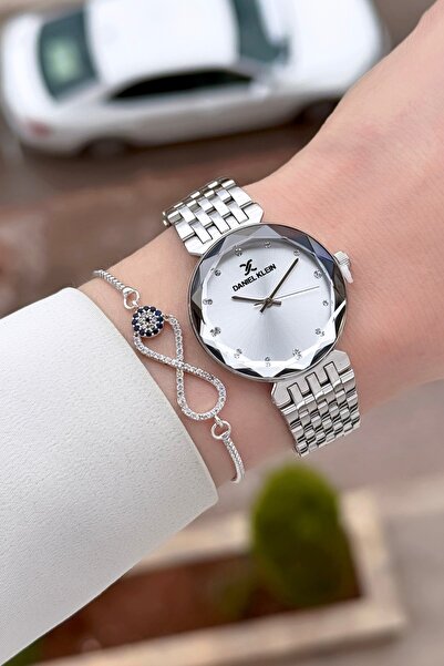 Daniel Klein ساعة يد نسائية وسوار بحزام قابل للتعديل باللون الرمادي مقاس 30 ملم